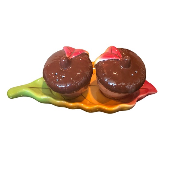 EUC Vintage Fall Acorn Autumn Leaves Salt Pepper‎ Shaker Set of 3 Pieces - Picture 11 of 16
